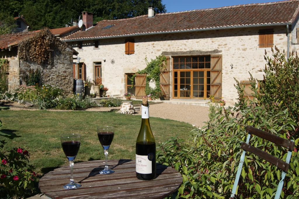 לינה וארוחת בוקר Nantiat Paul'S Barn In France מראה חיצוני תמונה