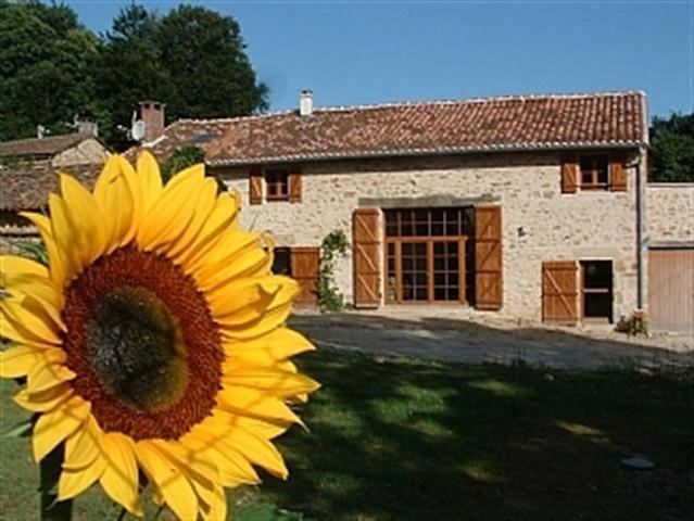 לינה וארוחת בוקר Nantiat Paul'S Barn In France מראה חיצוני תמונה